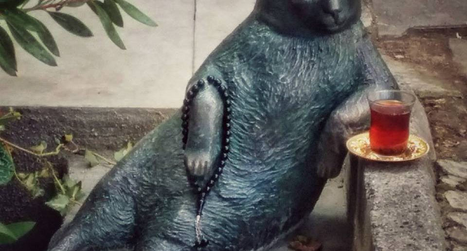 Памятник кошке Томбили ставшей известной в сети Интернет, Стамбул, Турция