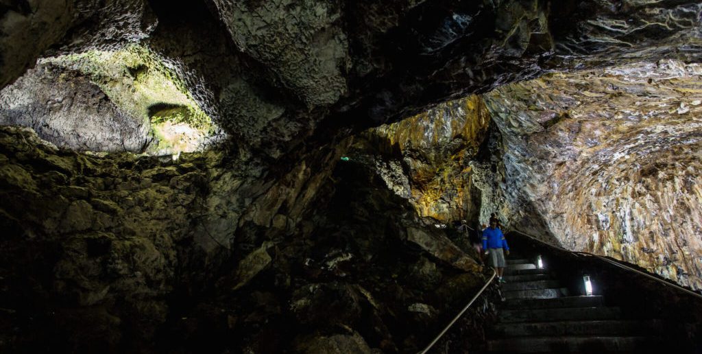 Пещера Алгар-ду-Карвану острова Терсейра, Португалия