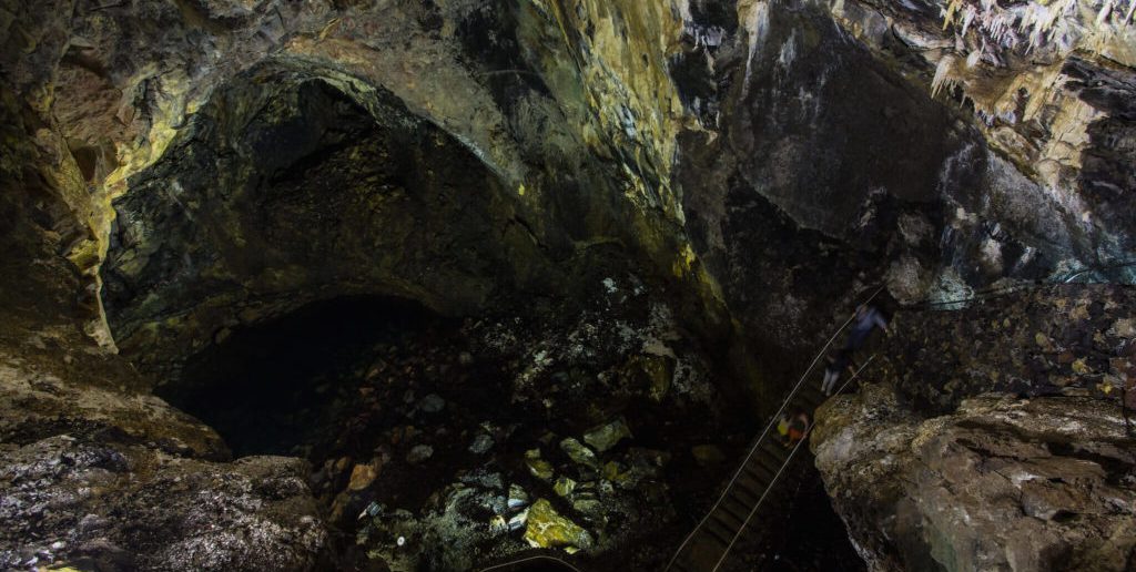 Пещера Алгар-ду-Карвану острова Терсейра, Португалия